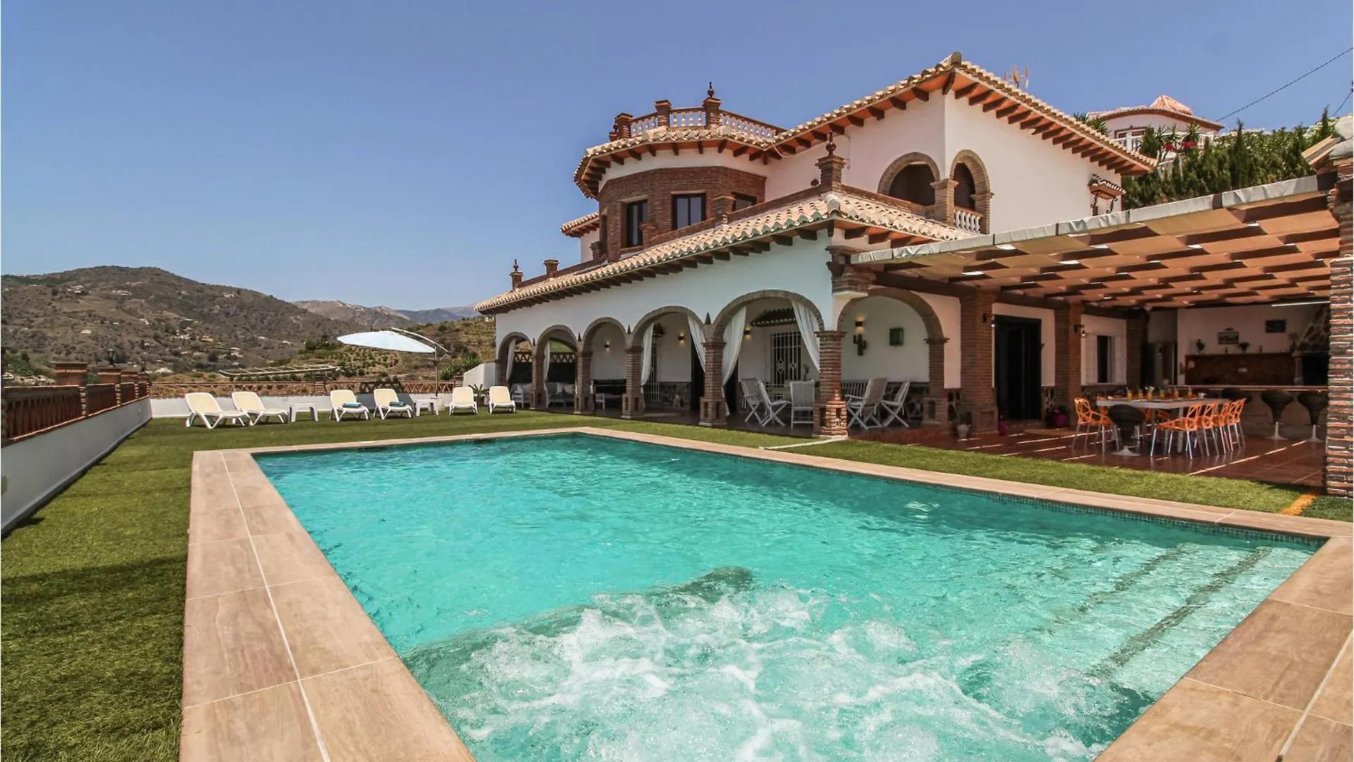 Nice Home In Malaga With Jacuzzi